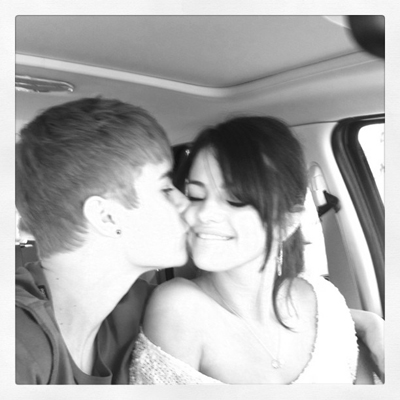 Selena Gomez Justin Bieber Kiss on Selena Gomez Got Birthday Kiss From Justin Bieber   Spending Time